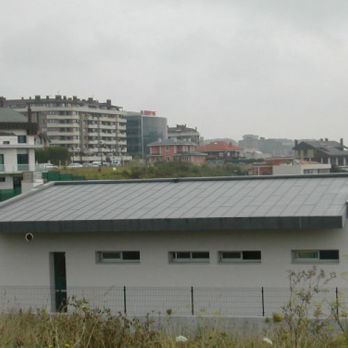 Cubierta sobre edificio de servicios